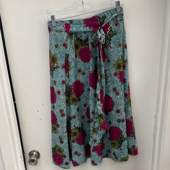 Elegant Floral Midi Skirt in Blue and Pink - Picture 1 of 1